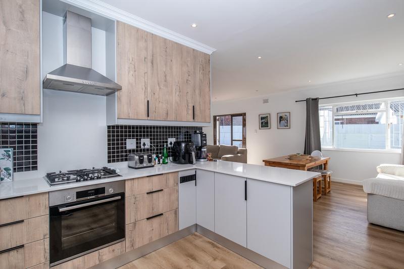 To Let 4 Bedroom Property for Rent in Constantia Western Cape